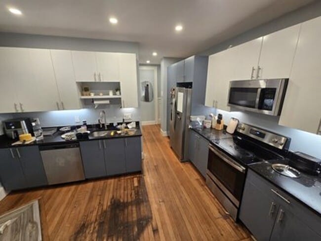 Building Photo - Kenmore Sq. - 4 Bed 2 Bath - 9/1