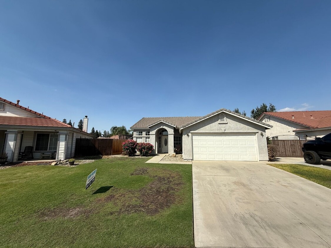 Primary Photo - Spacious 4-Bedroom Home in Riverlakes Comm...