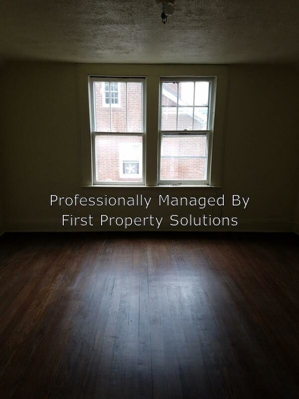 Building Photo - 815 S Oakwood Ave