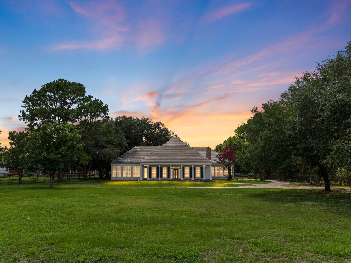 Foto principal - 5215 Skinner Ln