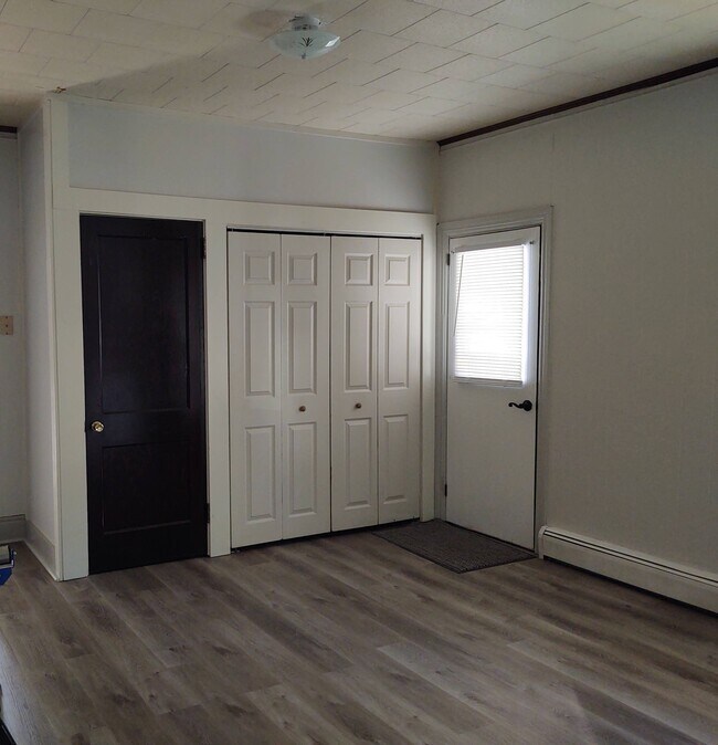 Dining Room - 336 E Derry Rd