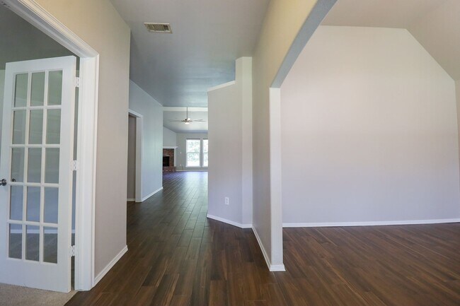 Foto del edificio - 11911 S Birch Ave