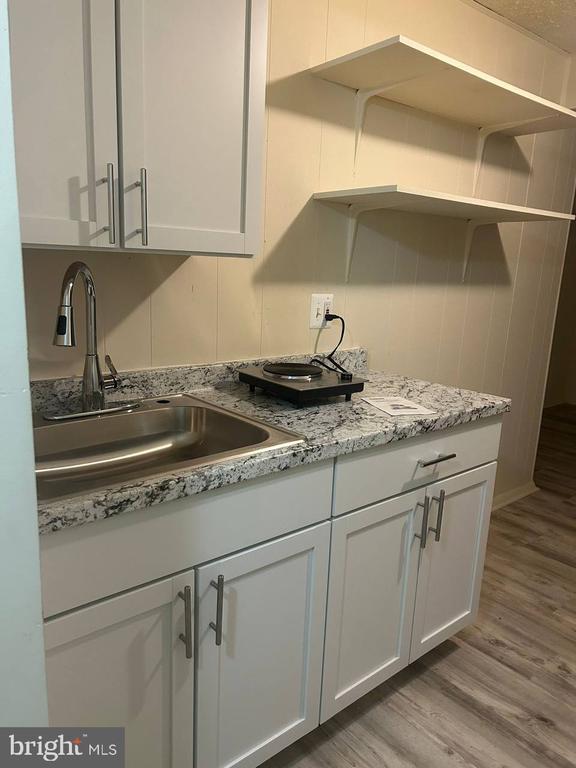 Foto del edificio - 8306 Windfall Rd