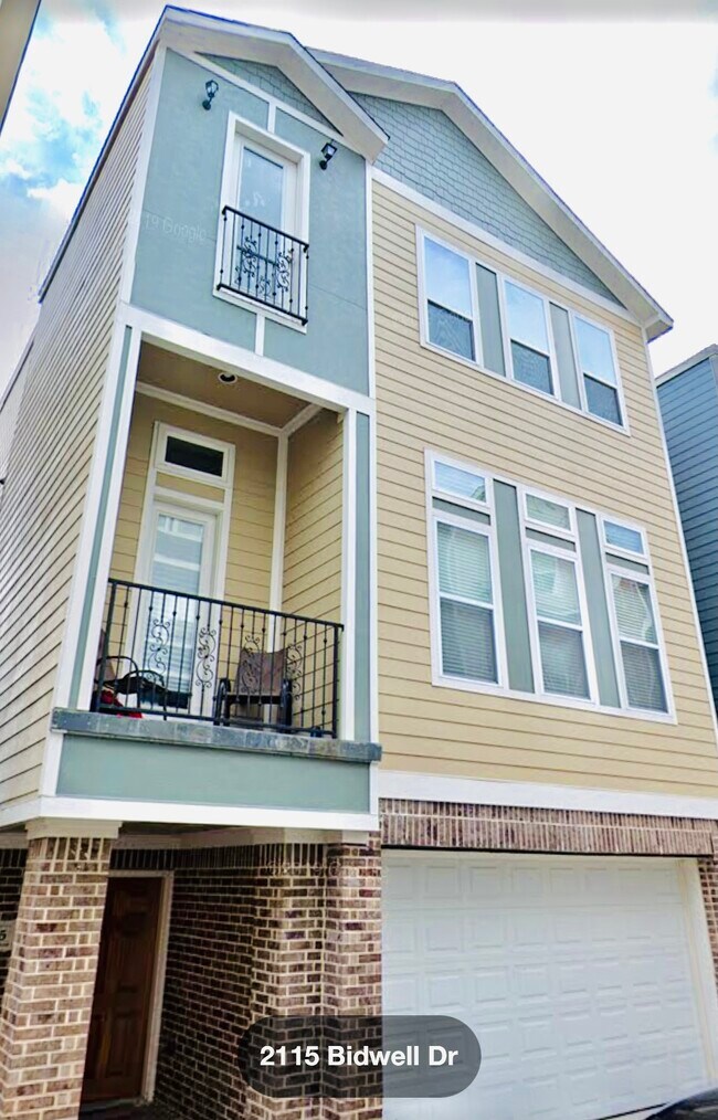 Foto del edificio - 2115 Bidwell Dr