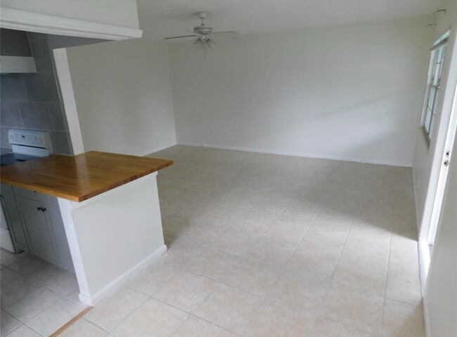 Building Photo - 333 Newport Dr