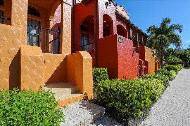Building Photo - 9107 Capistrano St S