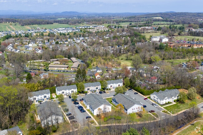 Community Context / Aerial - Parkview Apartments