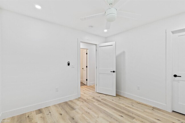 Foto del edificio - 4 br, 3 bath House - 15655 Regal Hill Circle