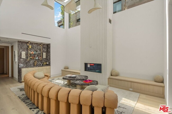 Foto del edificio - 738 Palms Blvd