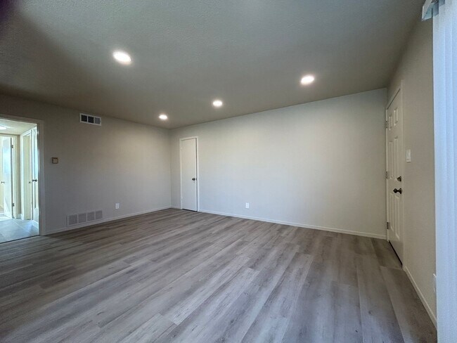 Foto del edificio - 4172 Del Amo Blvd