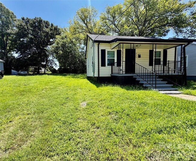 Building Photo - 457 Fewell St