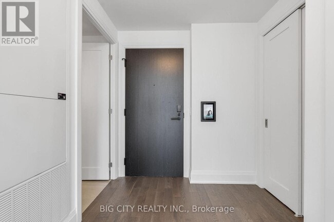 Building Photo - 470 Front St W