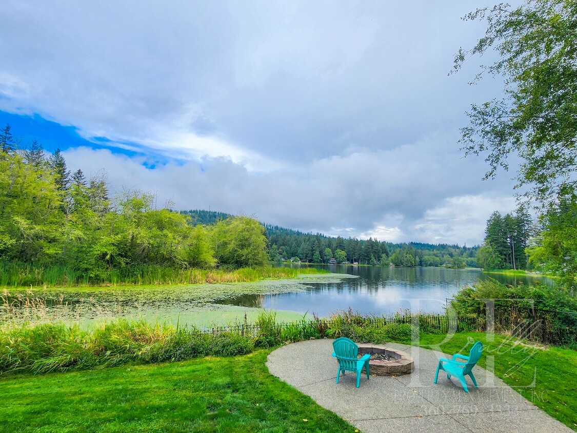 Primary Photo - Serene Lakefront Oasis!