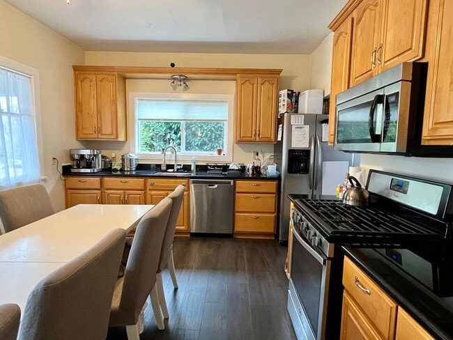 Building Photo - Charming Green Lake Seattle Home