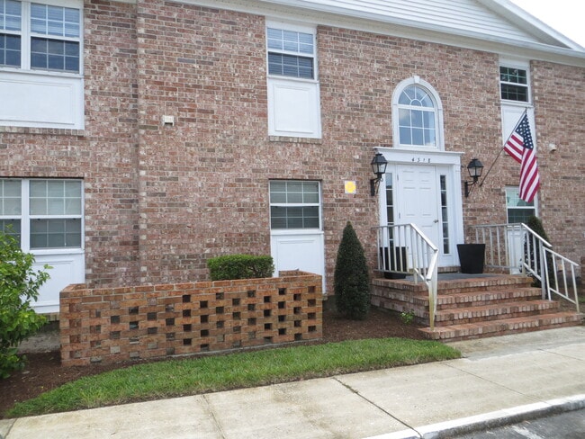 Building Photo - 4318 Lake Underhill Rd