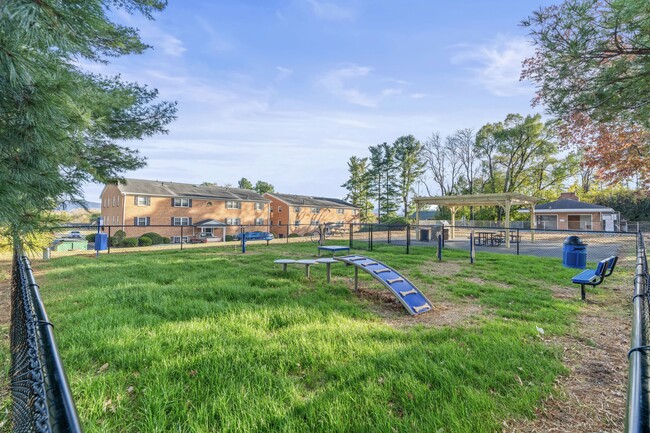 Building Photo - Summercrest Apartments
