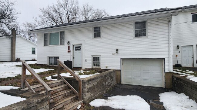 Foto del edificio - Full-House Living: 4BR with Finished Basement, Garage & Laundry in Olean NY!
