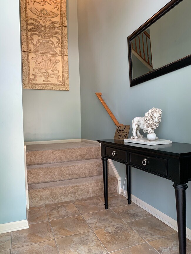 ¡Vestíbulo - 210 Cassidy Ln