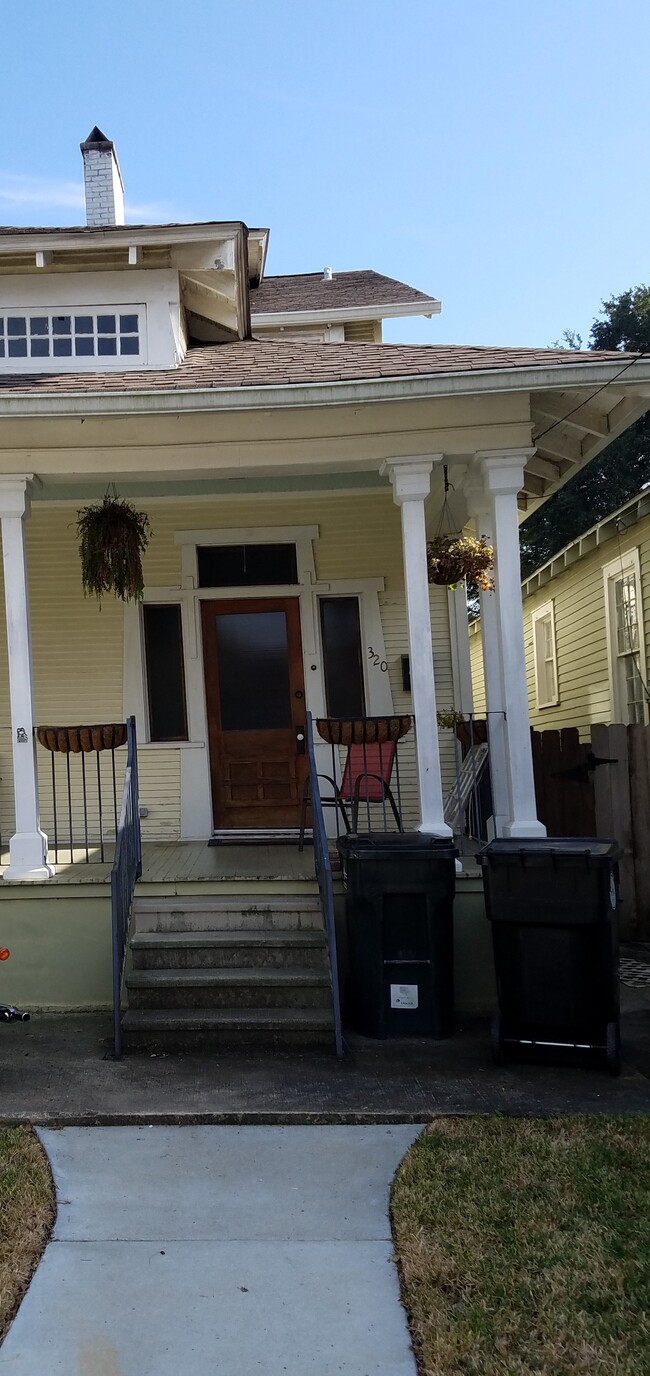 Building Photo - 320 S Rendon St