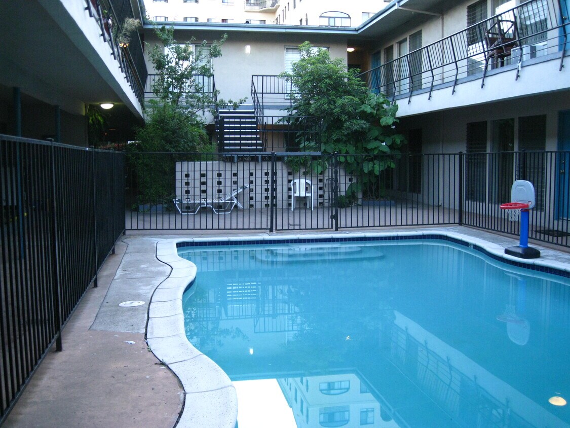 piscina - Capitol Gardens