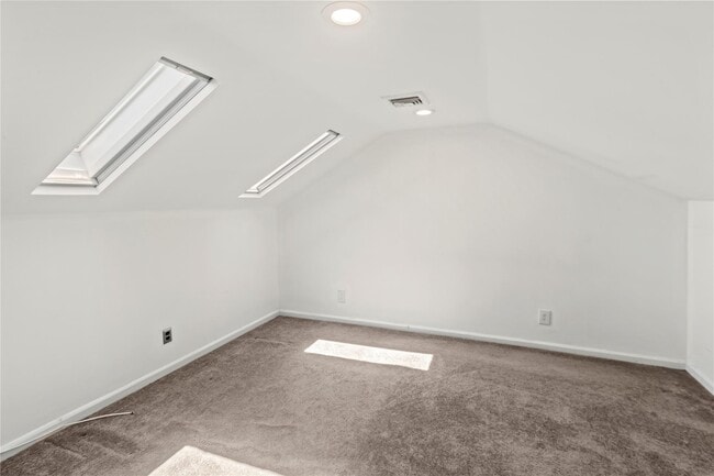 Building Photo - 14 Bayville Ave
