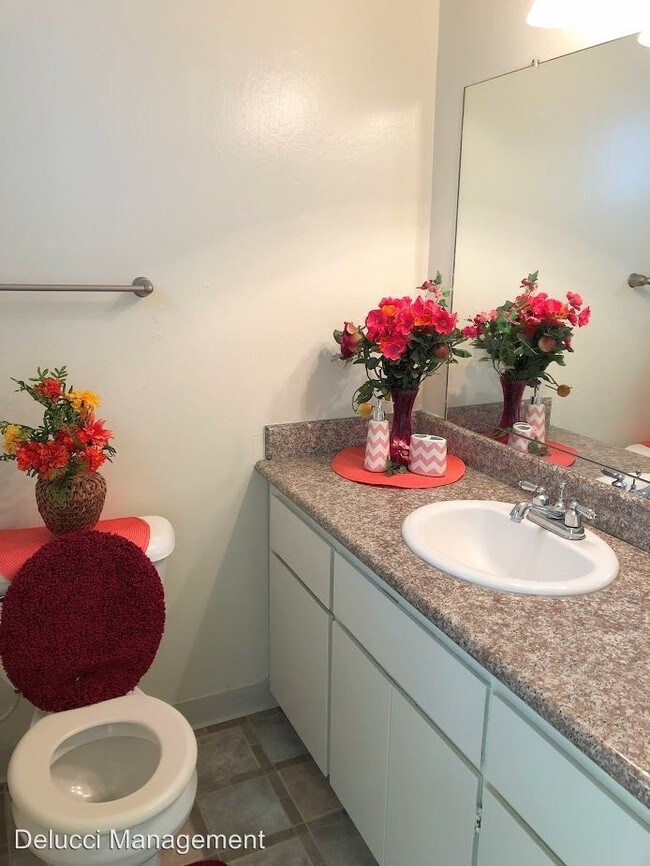 Foto del edificio - 946 Tamarack Ln