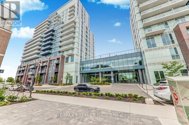 Building Photo - 10 Honeycrisp Cres