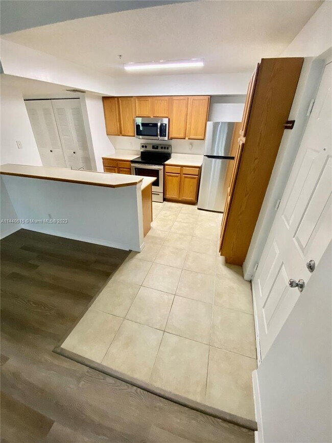 Building Photo - 9909 Westwood Dr