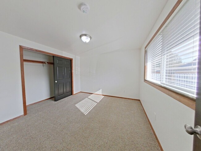 Foto del edificio - FALL SPECIAL ~ $735 OFF FIRST MONTH RENT