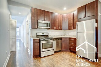 Building Photo - 2019 N Hoyne Ave