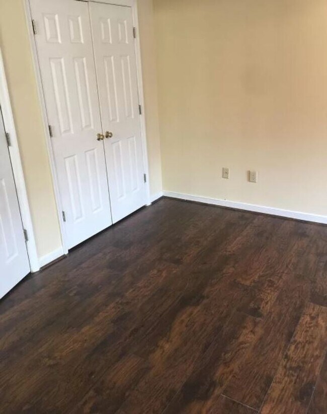 Foto del edificio - Spacious 5 Bedroom, 2.5 Bath Home for Rent – 2,200 sq. ft.