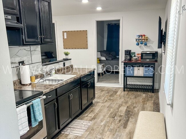 Foto del edificio - Charming 3 Bed, 1 Bath Home in Southwest Des Moines