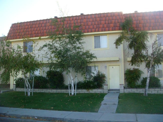 Building Photo - 639 Park St