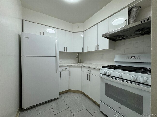 Foto del edificio - 61-39 168th St