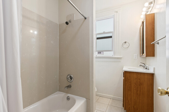 Foto del edificio - 2222 Dwight Way