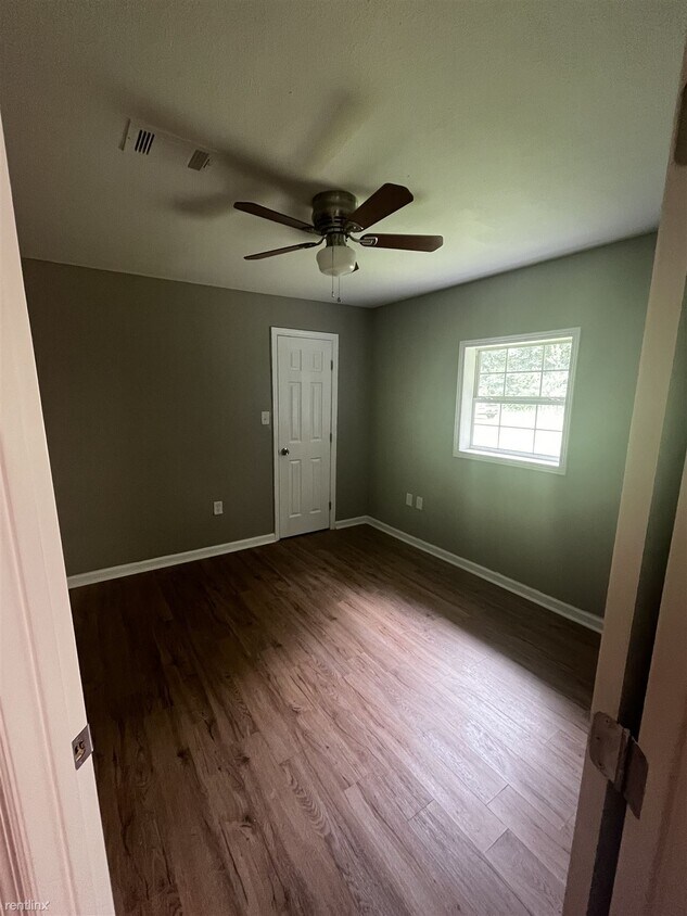 Building Photo - 2 br, 1 bath Duplex - 805 South 3rd Street B