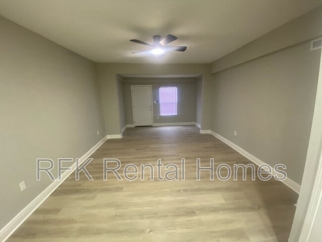 Photo - 2226 Langley Ave Apartment