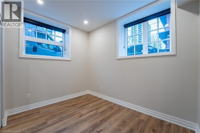 Building Photo - 100 Charlton Ave W