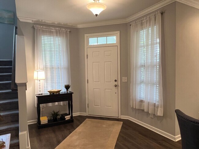 Foto del edificio - FURNISHED Three Bedroom Wellstone Model Home
