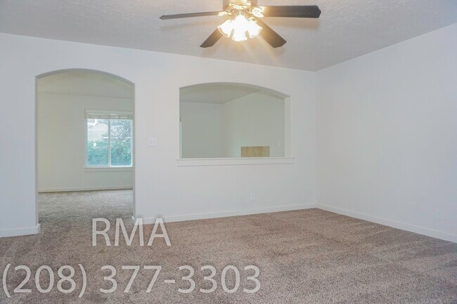 Building Photo - 10108 W Portola Dr