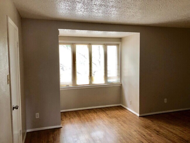 Foto del edificio - Spacious Townhouse close to TTU and medical.