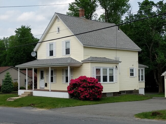 Building Photo - 293 Madison St