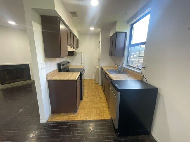 Photo - 308 W Wildey St Apartment