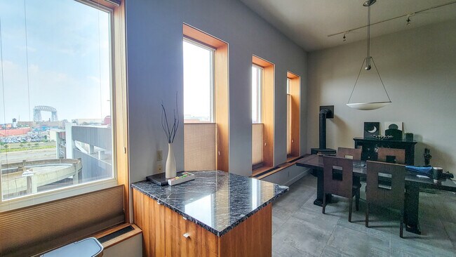 Foto del edificio - 210 W Superior St