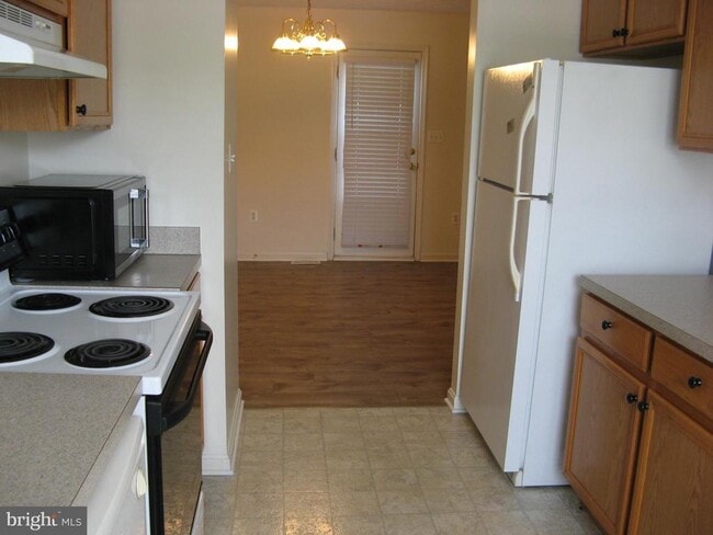 Building Photo - 175 Equestrian Dr