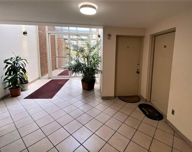 Building Photo - 2629 E 23rd St