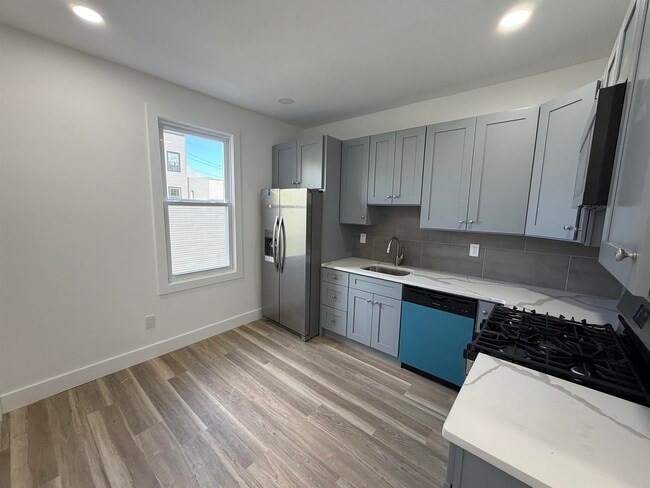 Foto del edificio - 36 Bidwell Ave