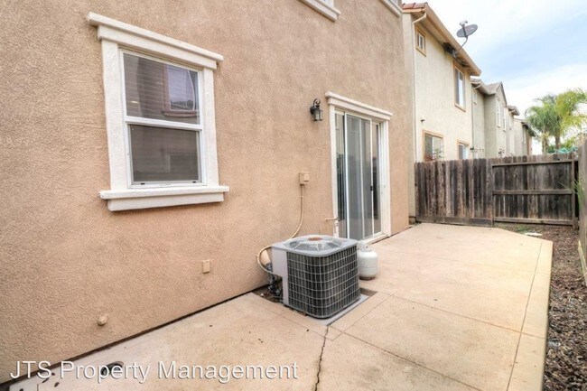 Foto del edificio - 2485 Huckleberry Cir