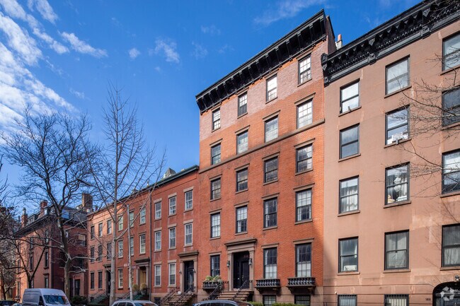 Building Photo - 170 Hicks St