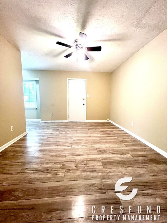 Building Photo - 3 Bedroom Ready For YOUR Move In TODAY!